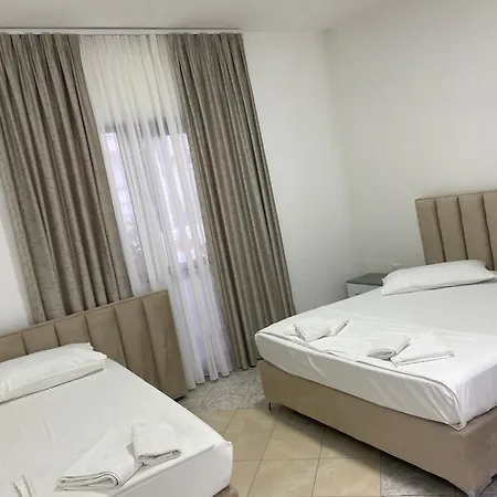 Hotel Ani *